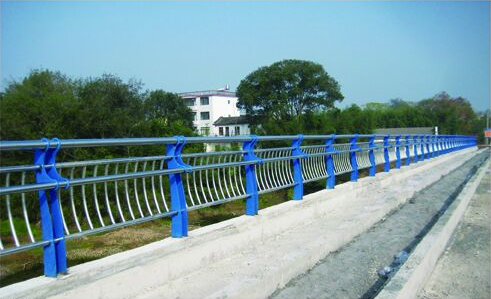 Road guardrail